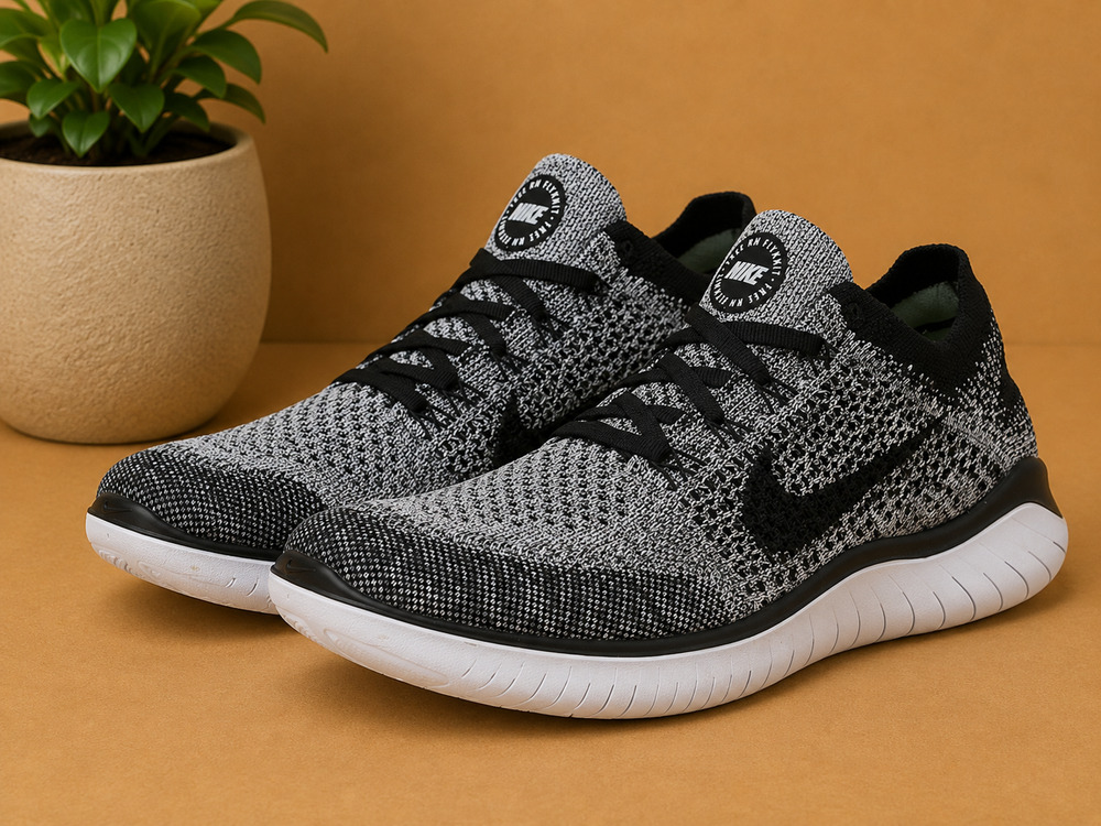 NWT Nike Women's Free RN Flyknit 2018 White/Black 942839-101 Size 8